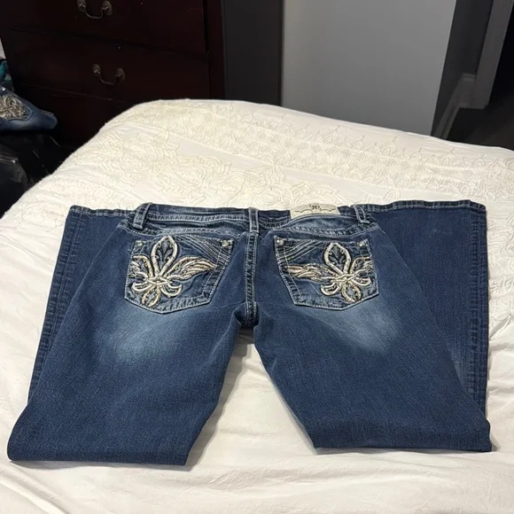 Miss Me Mid-Rise Easy Boot Jeans - Picture 4 of 6